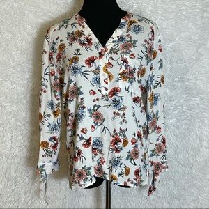 For The Republic Women’s White Floral Long Sleeve V-neck Half Button Up
